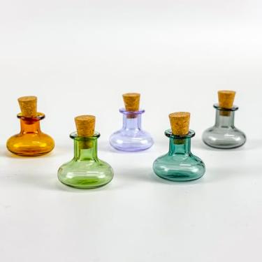 Imagem de 10 frascos de vidro pequenos de 2 ml com rolhas de cortiça, mini frasco de cor de vidro com cortiça, misture 5 cores