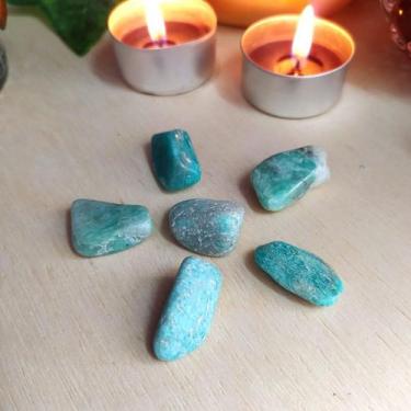 Imagem de Kit 6 Pedras Amazonita Rolada 1cm a 3cm - Sorte Abre Caminhos - Crista