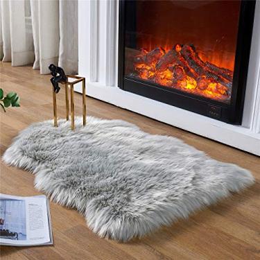 Imagem de EasyJoy Tapete macio de pele de carneiro pele de carneiro de pele sintética tapete para cadeira sofá tapete área para quarto chão sofá sala de estar, Light Grey, 2 x 3 ft Sheepskin