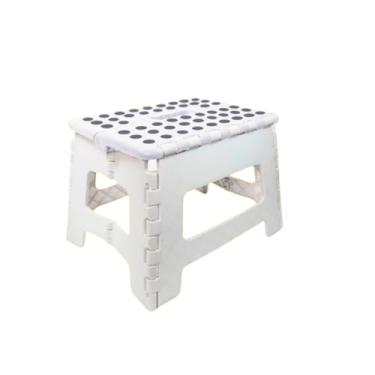 Imagem de Banqueta Plástica Dobrável Multiuso Antiderrapante com Alça Suporta 150kg – Ideal para Cozinha, Camping, Banheiro e Uso Diário