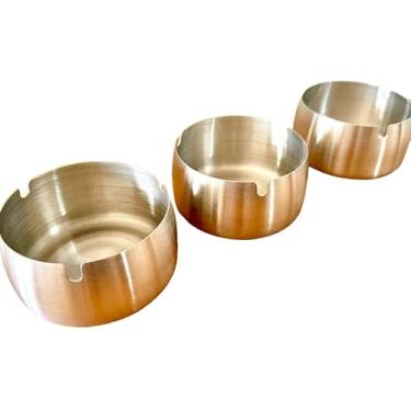 Imagem de Cinzeiro em Aço Inox Grande Resistente - Ideal para Casa, Bares e Restaurantes com Fácil Higienização - Prático e Durável para Uso Comercial e Residencial (01 pç)