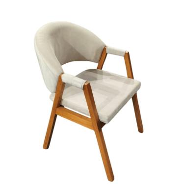 Imagem de Cadeira Milano Estofada em Veludo com Base de Madeira Bege Liberty Móveis