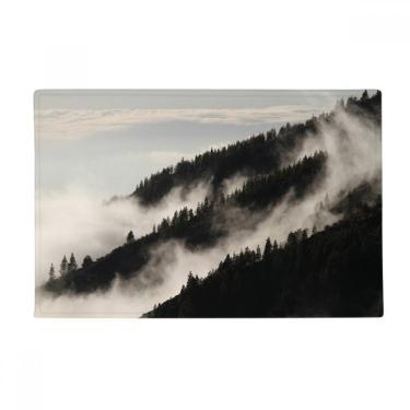 Imagem de DIYthinker Fog Forest Mist Sky Clouds Tapete antiderrapante para porta de banheiro