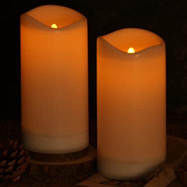 Imagem de 2 velas solares de LED para ambientes externos de 10 x 20 cm com sensor do crepúsculo ao amanhecer, velas de pilar de LED cintilantes recarregáveis à prova d'água, velas reutilizáveis sem chama