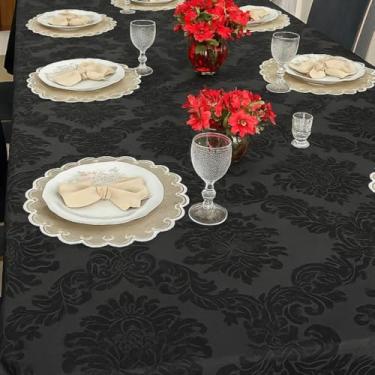 Imagem de Toalha de Mesa Jacquard Natal 4 e 6 Lugares – Elegância e Sofisticação para Suas Festas e Refeições(1,40X1,40,PRETO)