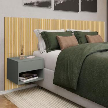 Imagem de Cabeçeira Ripada Painel e 2 Mesas de Cabeçeira com Gavetas MDF Madeirado Elegancia no Dormitório Kit Completo Casal, Queem e King Size (Amadeirado/Cinza)