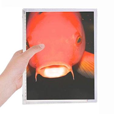 Imagem de Caderno de folhas soltas com estampa de peixe vermelho, diário recarregável de papelaria