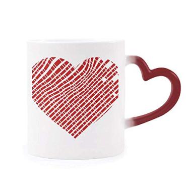 Imagem de Caneca vermelha de grés com estampa de coração sensível ao calor do Dia dos Namorados