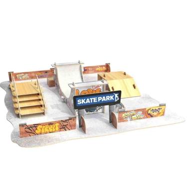 Imagem de Pista Skate De Dedo - Skate Park - Brincadeira De Criança