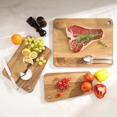 Imagem de Sango Conjunto de tábua de corte empilhável de 3 peças de madeira de acácia premium Atelier com borda inclinada e sulcos de suco - Tábuas de cortar cozinha reversíveis para preparação de carne