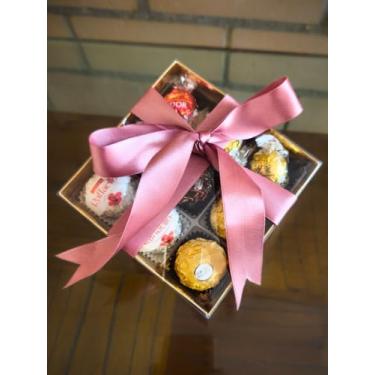 Imagem de Caixa Bombom Sortido Lindt e Ferrero Rocher Chocolate Branco, Ao Leite e Amargo (Rosa, Tamanho total)