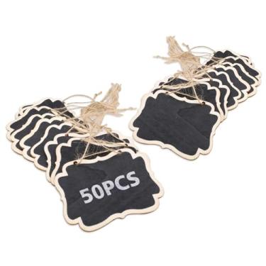 Imagem de 50 peças de etiquetas de lousa dupla face, mini placas de quadro-negro reutilizáveis penduradas com bordas recortadas, quadros pequenos de giz de 8,5 × 6 × 0,25 cm para mensagens, preços, presentes e