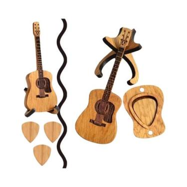 Imagem de Caixa De Madeira Gravada Para Palhetas De Guitarra Com 3 Palhetas Padr