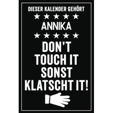 Imagem de Annika - Don't touch it sonst klatscht it!: Lustiger Personalisierter Kalender 2022 A5 I Klassisch & Elegant In Schwarz I Taschenkalender 2022 I ... Geschenk für Familie, Freunde, Kollegen