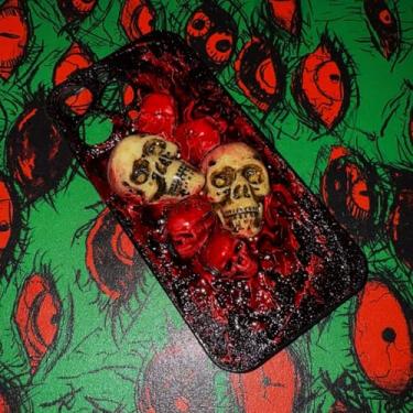 Imagem de Unitvbba Capa de telefone gótica 3D feita à mão com olho de monstro – Ajuste personalizado para todos os modelos de telefone – Exclusivo para fãs de terror, cosplay, amantes de estética escura
