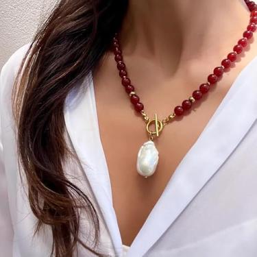 Imagem de 1 colar com pingente vermelho de resina estilo barroco de pérola falsa irregular