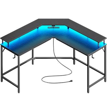 Imagem de Mesa de jogos Huuger, Em Forma de L, com Tomadas Elétricas, Luzes LED, Mesa de Computador, Prateleiras para Monitores, Superfície de Fibra de Carbono, com Ganchos, Preto