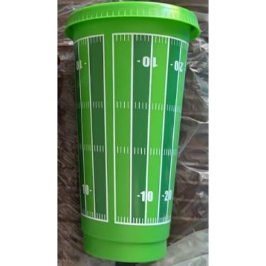 Imagem de Hooqict Pacote com 16 copos de plástico de futebol com tampas e canudos 680 g Copos de futebol reutilizáveis garrafa de água a granel para aniversário esporte temático lembrancinhas de festa dia de