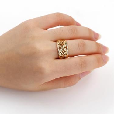 Imagem de Anel de declaração de filigrana em tom dourado para mulheres, zircônia cúbica acentuada design floral banda larga, anel de flor oco moderno YC6556, Latão Zircônia cúbica, Sem pedra preciosa