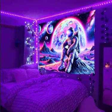 Imagem de BlissYard Tapeçaria de luz negra tapeçaria brilhante tapeçaria reativa UV 198 x 159 centímetros tapeçaria legal astronauta em paisagem cósmica, decoração de arte fluorescente com espaço, planetas e