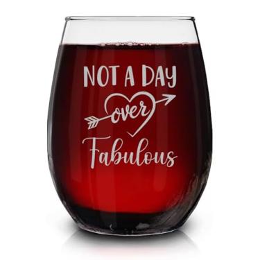 Imagem de Lerime66 Taça de vinho sem haste gravada Not A Day Over Fabulous - Presentes de aniversário fabulosos - Presentes de taça de vinho para mulheres, amigas, família, aniversário e dia das mães