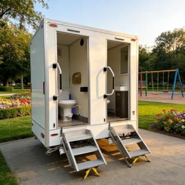 Imagem de Reboque móvel de luxo para banheiro – vaso sanitário portátil com 2 compartimentos para acampamento, adultos, banheiro ao ar livre com espelho de pia de chuveiro, solução de saneamento rebocável para