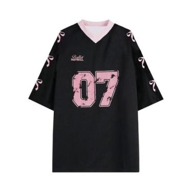 Imagem de Camiseta Feminina Oversized com Decote V - Manga Curta e Estampa de Le