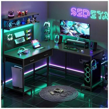 Imagem de Mesa Gamer em Formato de L com Luz LED, Suporte para Monitor, Prateleiras de Armazenamento, Tomadas, Painel Perfurado e Gavetas, 110V