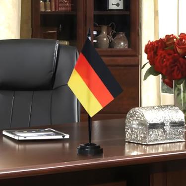 Imagem de Conjunto de bandeiras de mesa de luxo da Alemanha - Bandeira alemã em miniatura de 15 x 10 cm com mastro sólido de 30 cm - Cor vívida e resistente ao desbotamento - Base preta e topo de lança