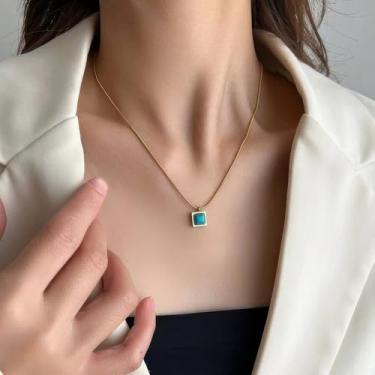 Imagem de Colar feminino banhado a ouro 14K - Pingente turquesa quadrado delicado, hipoalergênico personalizado, não mancha, presente de aniversário de Natal, joias modernas, 14+2", Titânio, Sem Pedra Preciosa