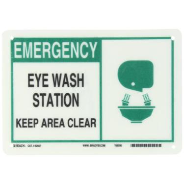 Imagem de Brady 62557 25,4 cm largura x 17,8 cm altura B-120 fibra de vidro premium sinal de alerta verde e preto sobre branco, cabeçalho "emergência", legenda "estação de lavagem ocular manter a área limpa"