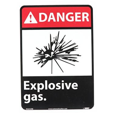 Imagem de NMC DGA42RB Sinal ANSI, Legenda "Perigo - Gás Explosivo" com gráfico, 25,4 cm de comprimento x 35,5 cm de altura, plástico rígido, preto/vermelho sobre branco