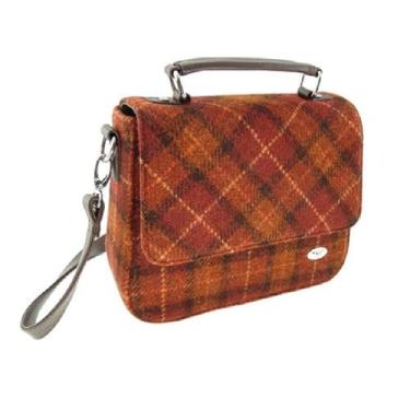 Imagem de Bolsa quadrada Harris Tweed 'Thurso' feita na Escócia, Rust & Orange Overcheck