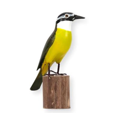 Imagem de Artesanato Vale do Paraíba Escultura Bem-Te-Vi (D44C) em Madeira Recuperada, Acabamento em Látex e Cera de Abelha, 22cm x 13cm x 7cm, Decorativo, Peça Artesanal Tradicional