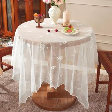Imagem de Huierxun Toalha de mesa de renda branca 135 x 135 polegadas vintage bege floral bordada toalha de mesa rústica boho chique casamento toalha de mesa de chuveiro nupcial sobreposição (bege B, 139,7 cm x