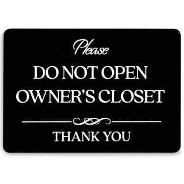 Imagem de Placa Do Not Open Owner's Closet (acrílico preto 12,7 x 9 cm) - Placa de armário de proprietários - Airbnb Essentials para anfitriões - Placas Airbnb para anfitriões - Vrbo Essentials para anfitriões