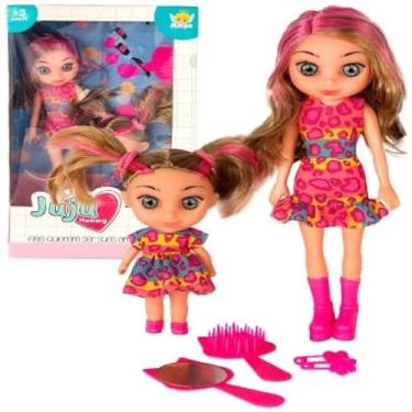 Imagem de Boneca com membros articulados, olhos de vidro e acessorios inclusos, colecionavel.