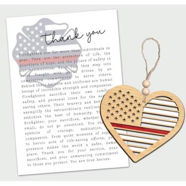 Imagem de Ornamento de bombeiro - Cartão de história de agradecimento - Coração de madeira com design de bandeira americana - Honrando a bravura e dedicação - Símbolo patriótico de sacrifício, coragem e