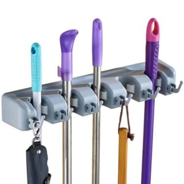 Imagem de Suporte de parede organizador para Vassouras, Esfregões e Ferramentas de Casa e Jardim – com 5 Posições e 6 Ganchos