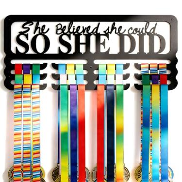 Imagem de Suporte para exibição de medalhas, suporte de exibição de medalha de alumínio comporta até 50 medalhas, organizador de medalhas montado na parede para prêmios esportivos, fitas e babadores de corrida