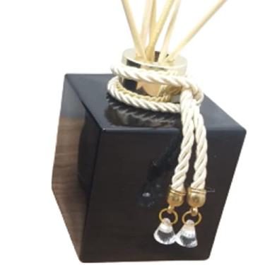 Imagem de Aromatizador De Ambiente Difusor De Varetas-Difusor de Aromas Com Pingente Decorativo e Varetas Decoradas-Organizador Banheiro-Decoração Sala-Preto e Dourado-Luiggi Presentes®