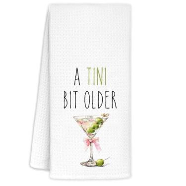 Imagem de A Tini Bit Toalhas mais antigas para cozinha de aniversário, presentes de martini para mulheres e homens, presente de barman para mulheres, toalhas de bar para barman, toalhas de decoração de barras