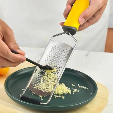 Imagem de Ralador de limão, ralador de queijo de aço inoxidável para gengibre, chocolate, coco, limão, noz-moscada, cítrico, frutas, vegetais com escova de limpeza, amarelo