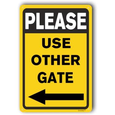 Imagem de Use outro sinal de porta, placas de portão ao ar livre, placa de escritório ao ar livre, placas externas para casa "Please Use Other Gate", seta para a esquerda 20 x 30 cm, placa metálica de alumínio