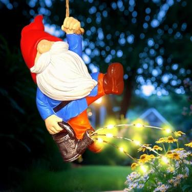 Imagem de QCF Estátuas de gnomos solares de jardim, decorações suspensas, gnomo de corda de escalada com regador de LED, lanterna, decoração ao ar livre, árvore, varanda, parede, presentes de jardinagem para