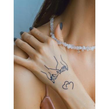Imagem de Suco de ervas, semipermanente, simples, com duas mãos, interligado, padrão de coração, tatuagem de linha fina, uso diário, ombro, pescoço, braço, dedo, perna, clavícula, lombar, abdômen, costas, corpo