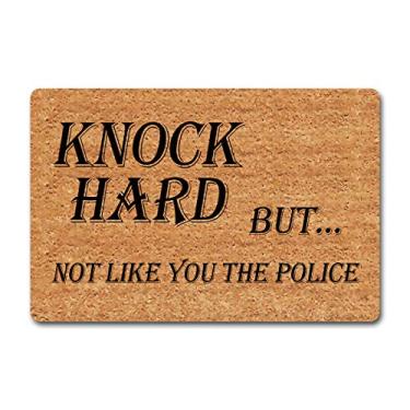 Imagem de Julia Tapete divertido de boas-vindas para decoração de casa, capacho Knock Hard But Not Like You The Police Funny Welcome (60 x 39,6 cm) parte superior de tecido com uma parte traseira de borracha antiderrapante para entrada e tapete interno