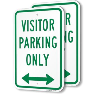 Imagem de SmartSign (Pacote com 2) Placa de 45,7 x 30,5 cm "Visitor Parking Only" com seta bidirecional, composto de alumínio de 120 mil de espessura (ACM), material reflexivo de grau de engenheiro, verde e
