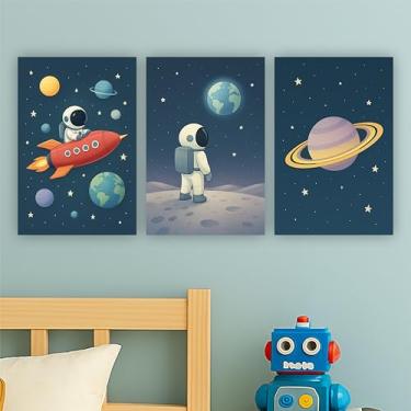 Imagem de Placas decorativas Infantil – Astronauta no Espaço | Kit com 3 quadros de 20x30cm ou 25x35cm (25x35cm)