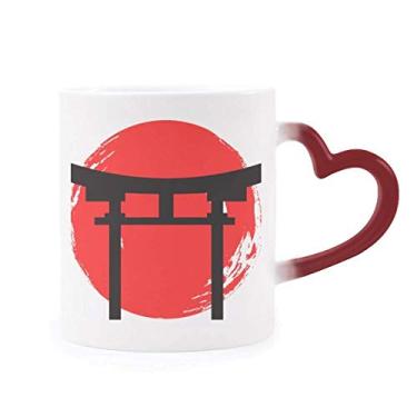 Imagem de Shinto Shrine Japan Torii Caneca sensível ao calor Caneca vermelha que muda de cor